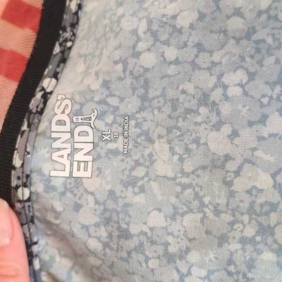 Lands' End Gray Floral Eoven Quick Dry Short Sleeved Top - Picture 3 of 3